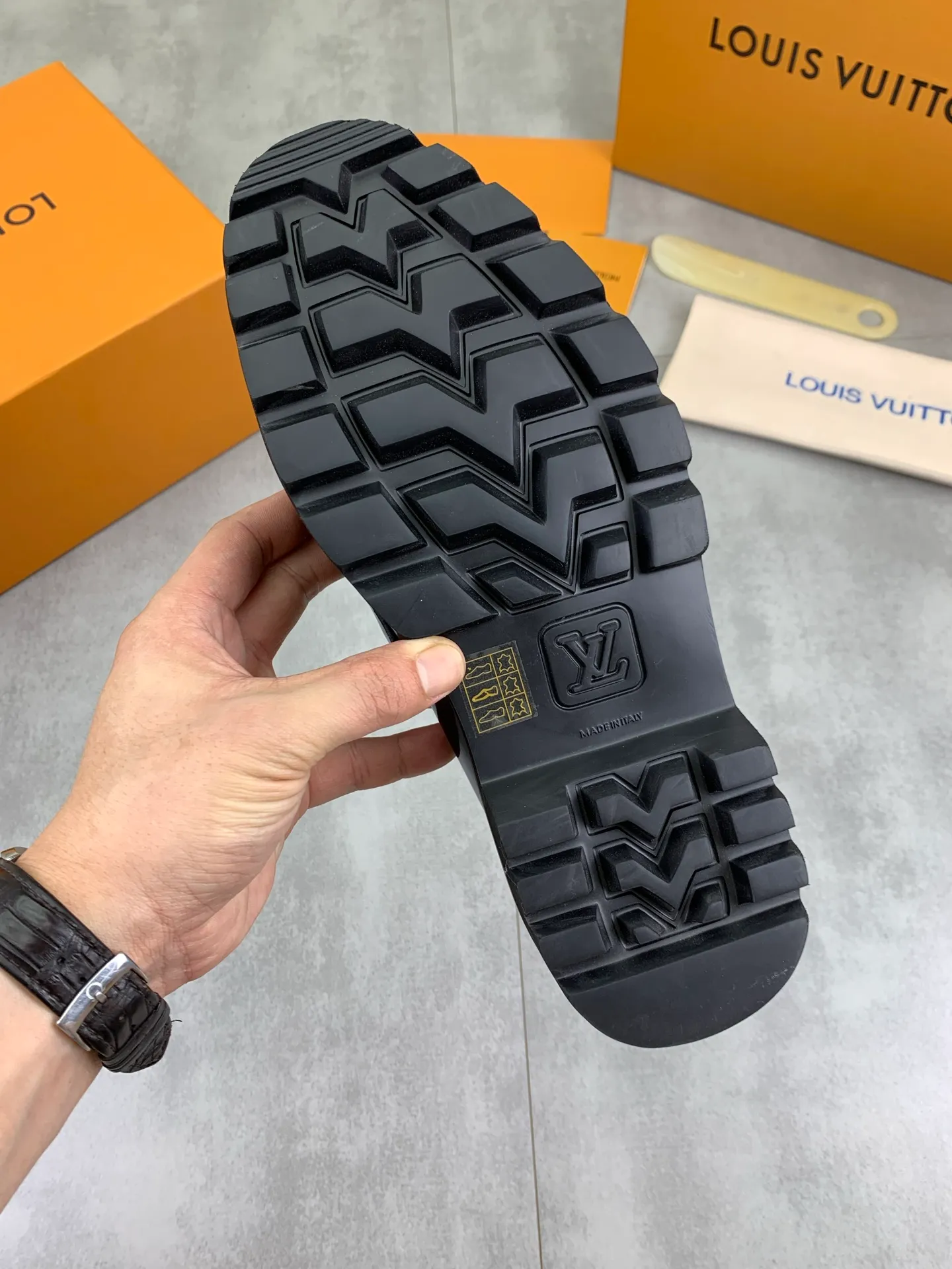 Factory price P820 💎💎💎LOUIS VUITTON [Louis Vuitton] - LV men's business casual leather shoes, luxurious and noble 👞All imported original cowhide, just to create a more comfortable wearing experience, upper: original high-end calfskin ➕Imported soft cowhide lining, original lightweight foam outsole ✔️ Color: 6️⃣colors available Size: 39-44 (38.45 46 can be customized (non-returnable)